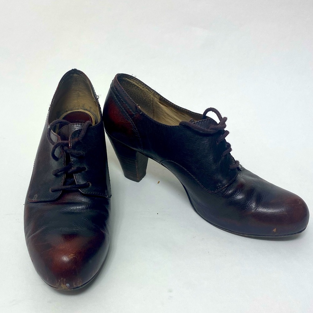 Frye Lois Oxford Heels size 8.5